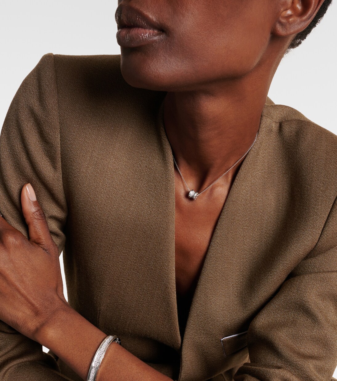 Collier B.zero1 en or blanc 18 ct et diamants | Bvlgari