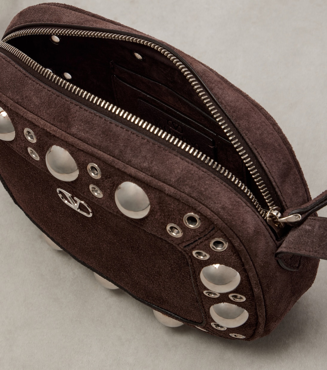 Sac à bandoulière Nellcote Small en daim | Valentino Garavani