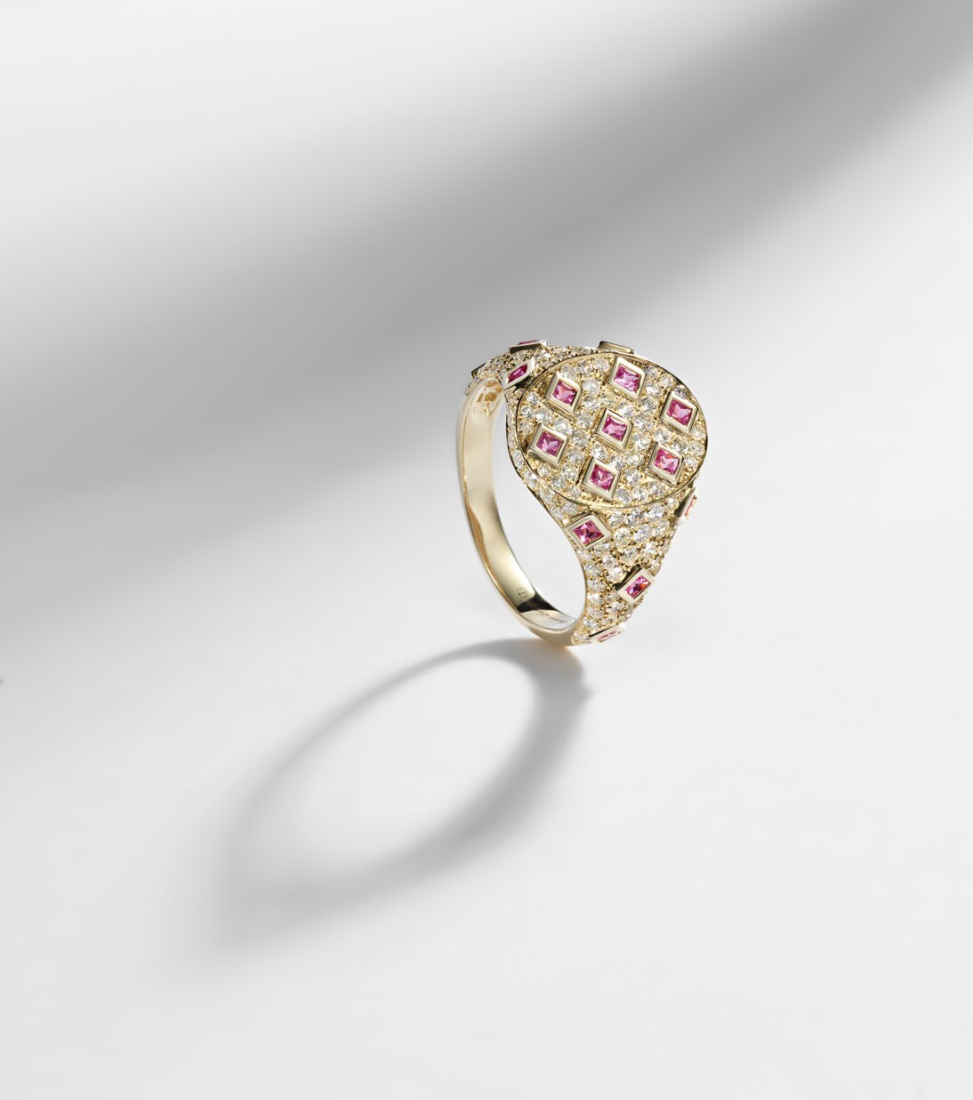 Anello in oro 9kt con diamanti e zaffiri | Yvonne Léon