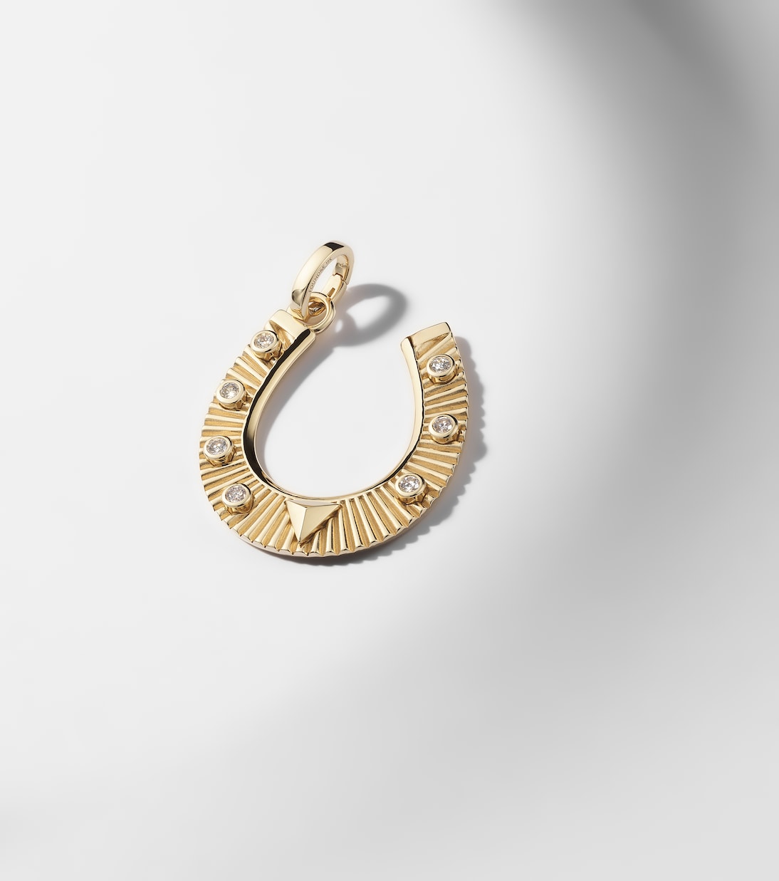 18kt gold pendant with diamonds | FoundRae