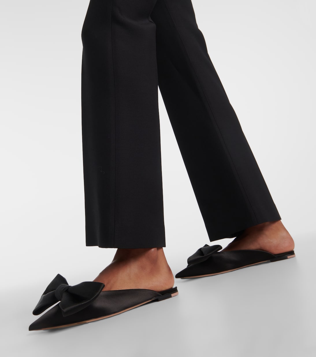 Mules Un Château Bow en satin | Valentino Garavani