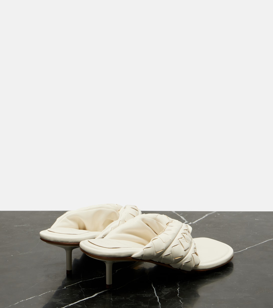 Salsa Intrecciato leather thong sandals | Bottega Veneta