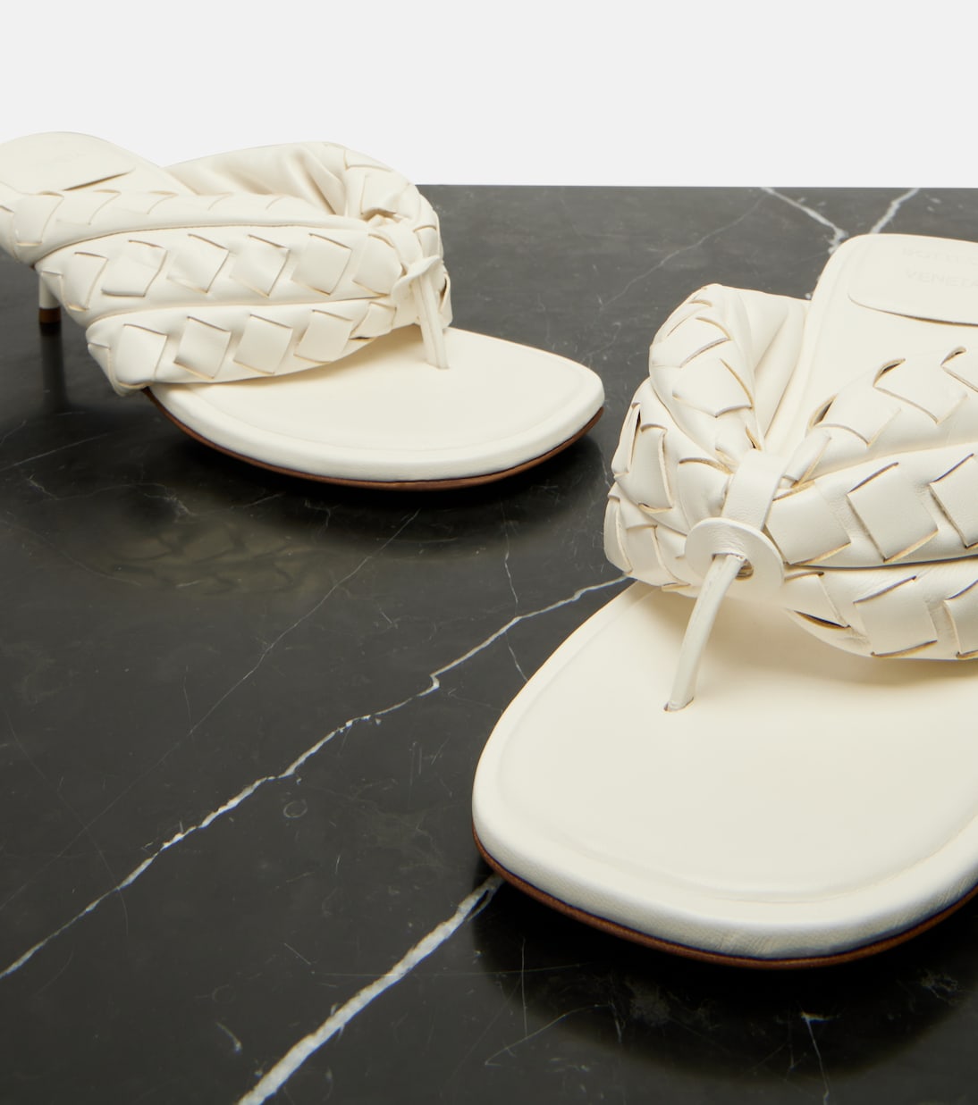 Salsa Intrecciato leather thong sandals | Bottega Veneta