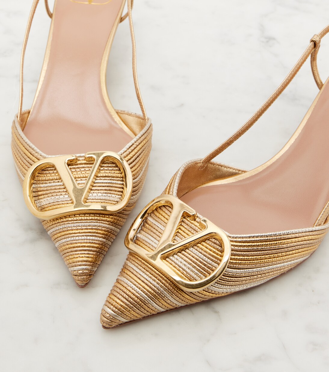 Slingback-Pumps VLogo Signature aus Metallic-Leder | Valentino Garavani