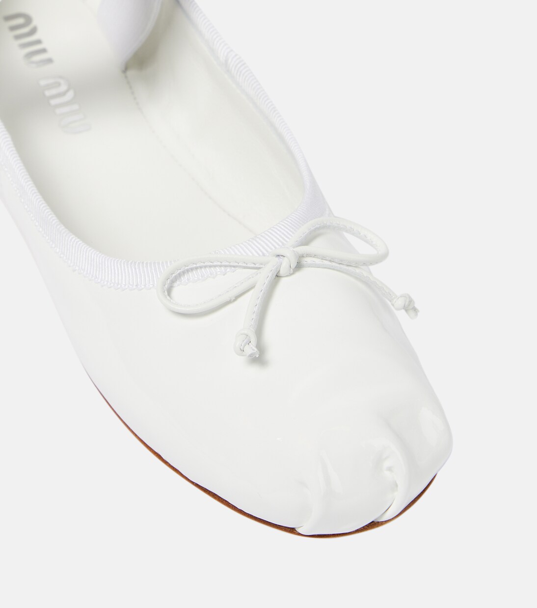 Ballerine in vernice con logo | Miu Miu