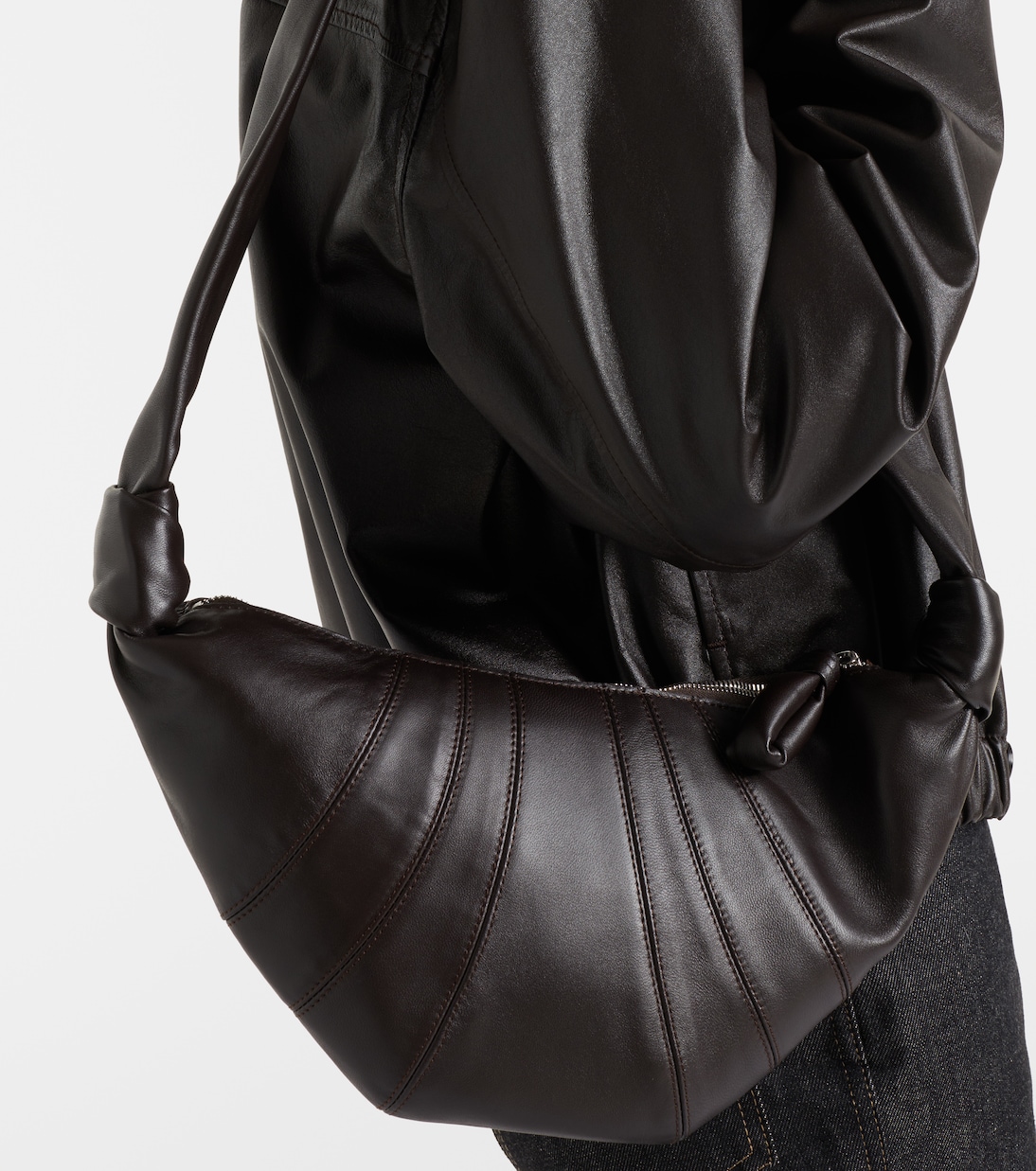 Schultertasche Croissant Small aus Leder | Lemaire