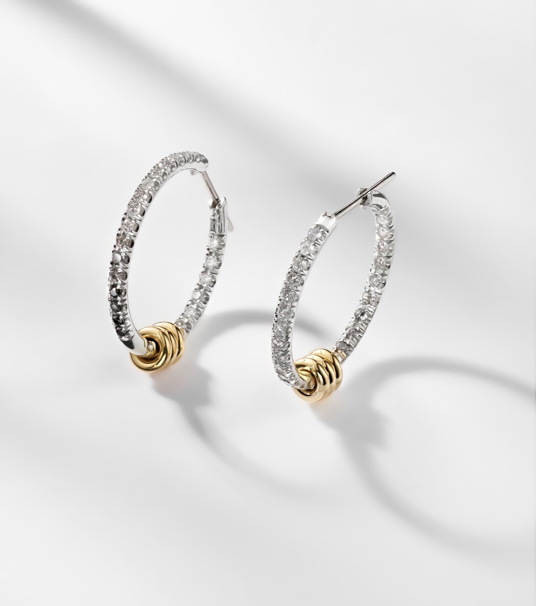 Orecchini a cerchio Argo Demi in argento sterling e oro 18kt con diamanti | Spinelli Kilcollin