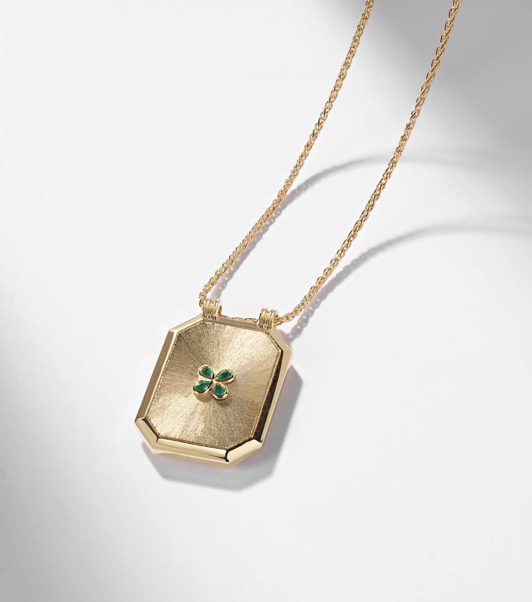 Luck 18kt gold pendant necklace with emerald | Marie Lichtenberg