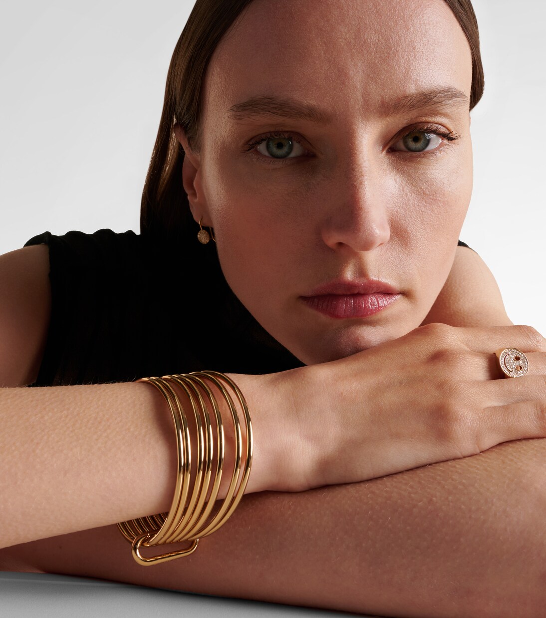 Set aus sieben Armreifen, 10kt vergoldet | Jennifer Fisher