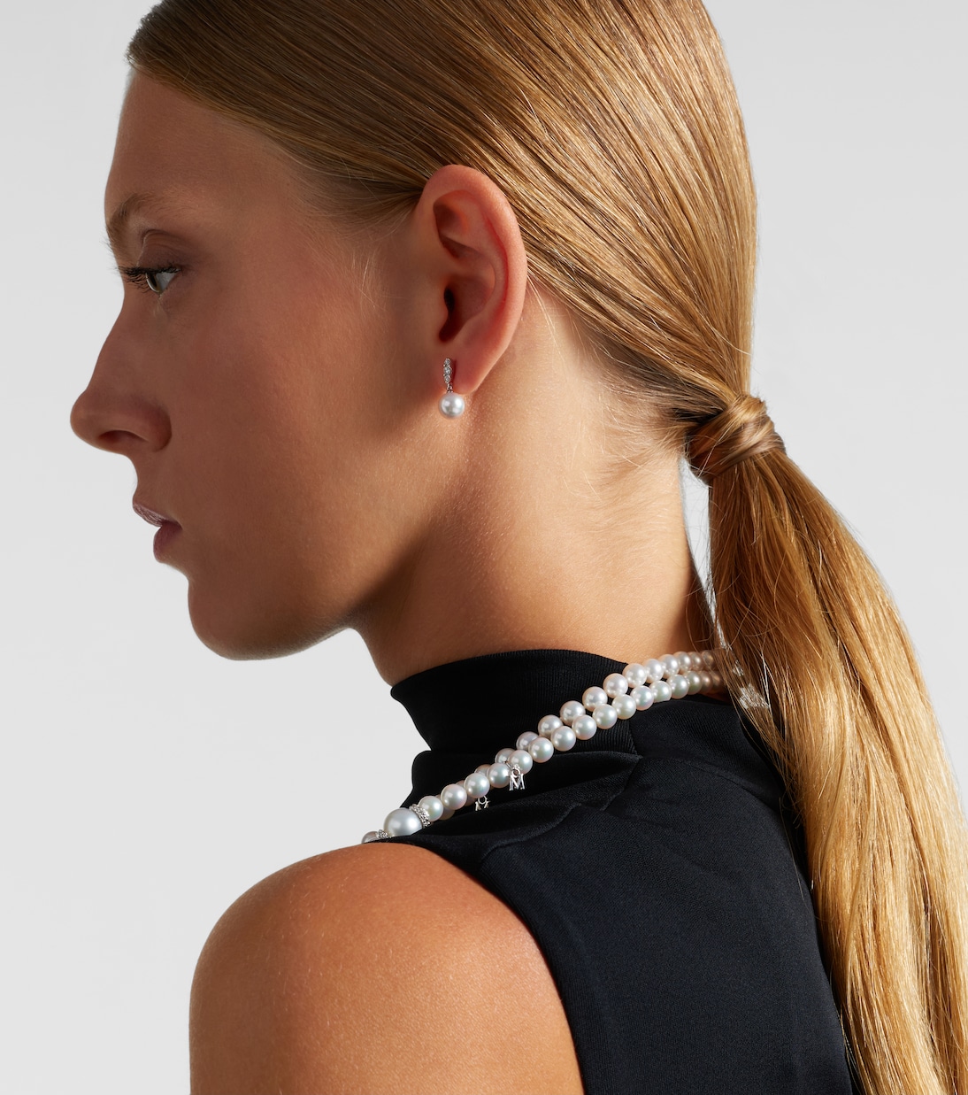 18kt white gold drop earrings with Akoya pearls and diamonds | Mikimoto