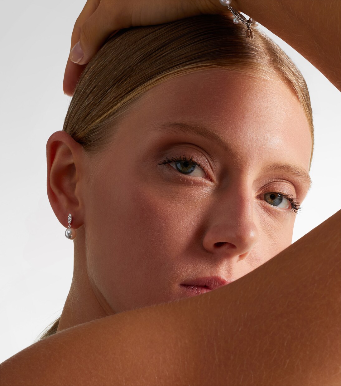 18kt white gold drop earrings with Akoya pearls and diamonds | Mikimoto