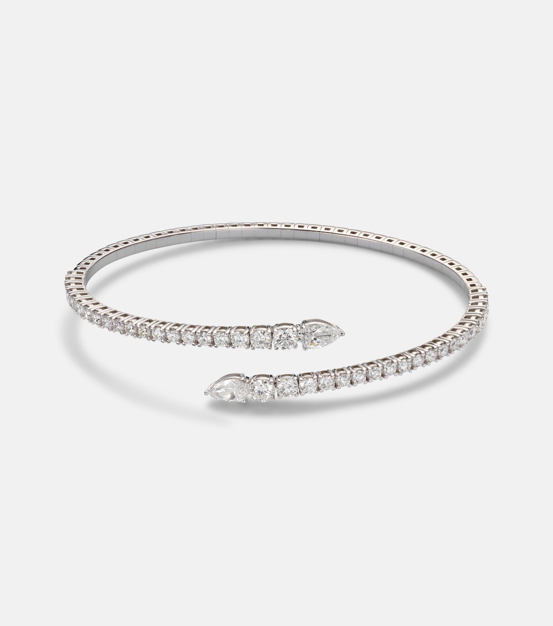 Classics Twist 18kt white gold bangle with diamonds | Bucherer Fine Jewellery