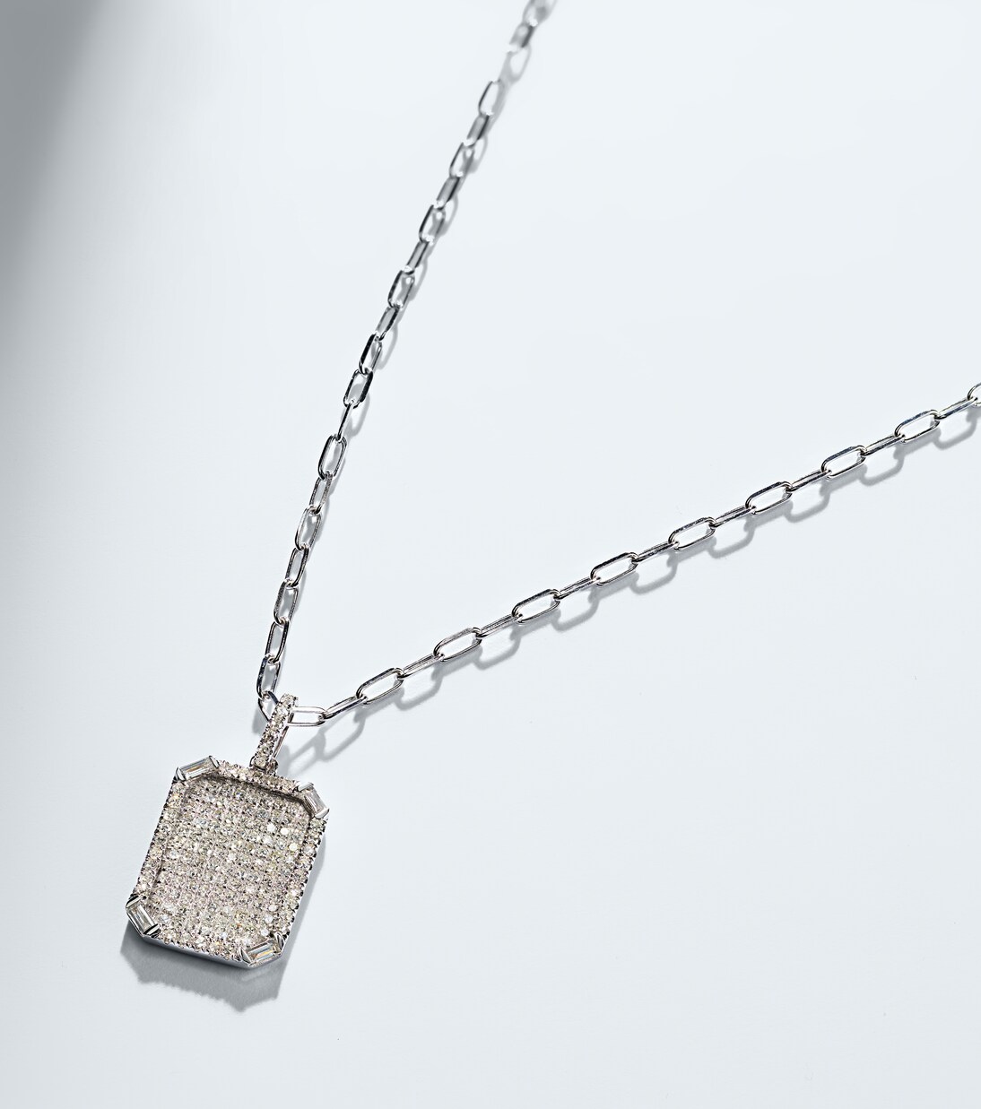 18kt white gold (750/1000) pendant necklace with diamonds | Shay Jewelry