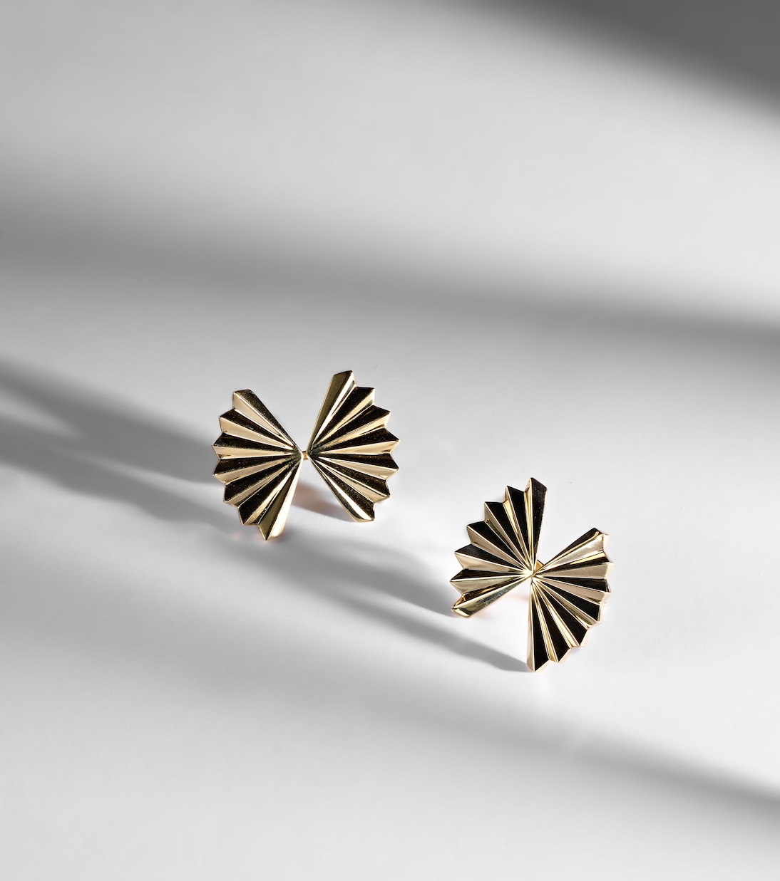 Fan Large 18kt gold earrings | Anita Ko