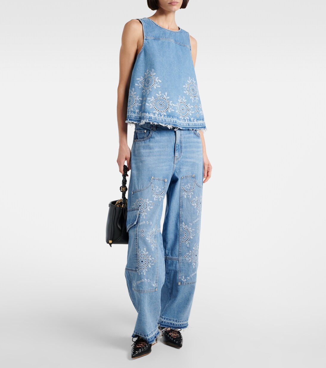 Jean barrel à broderies anglaises | Ganni