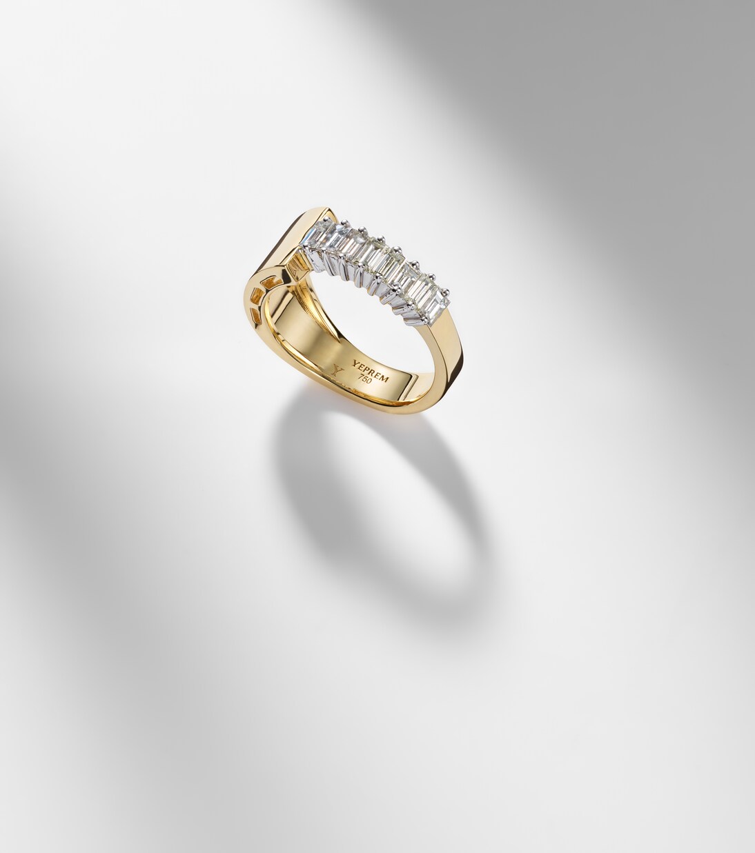 Ring aus 18kt Gelbgold (750/1000) mit Diamanten | Yeprem