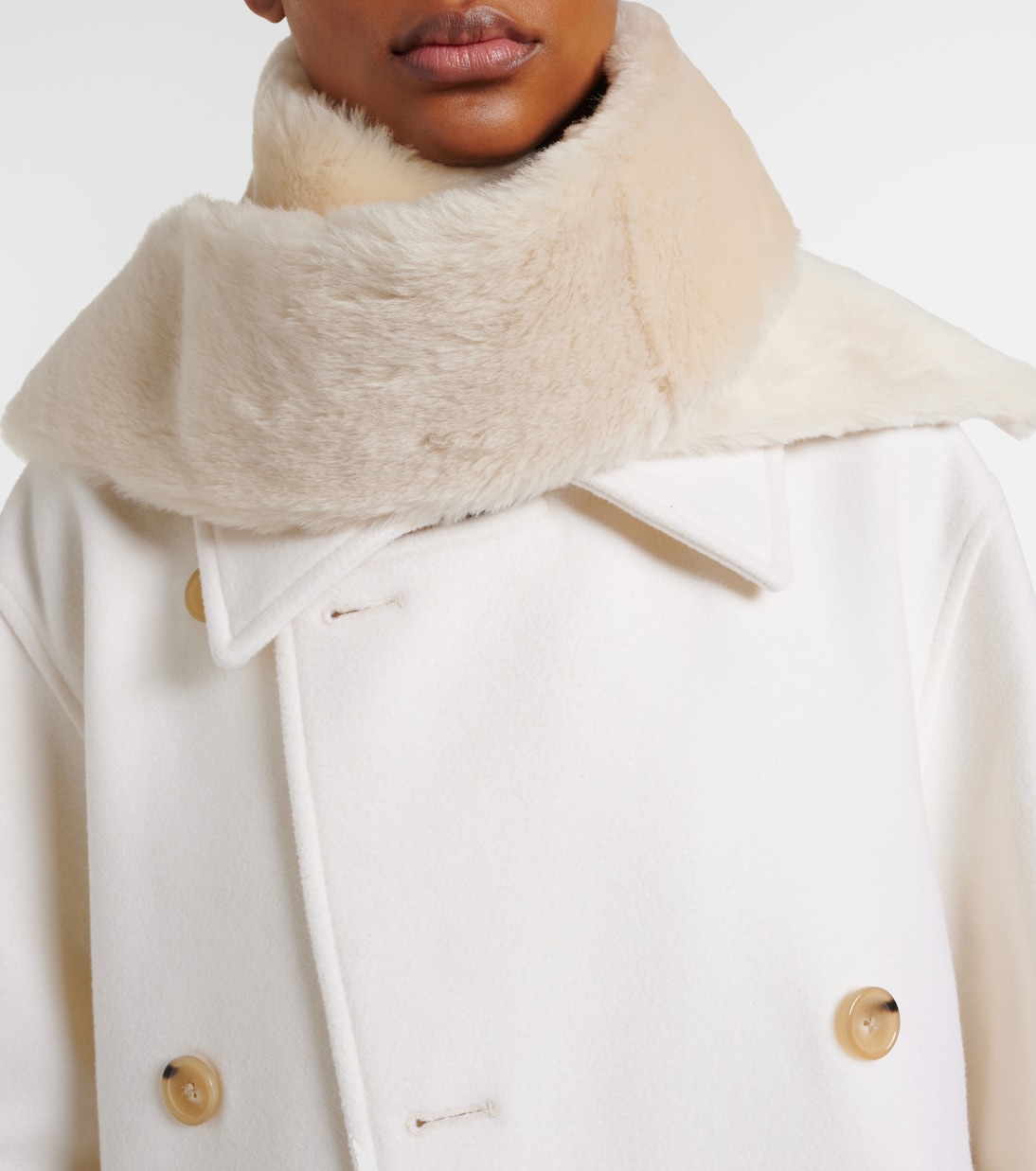 Schal aus Shearling | Toteme