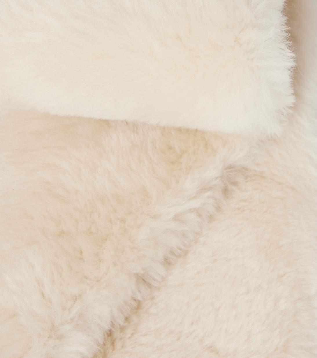 Schal aus Shearling | Toteme