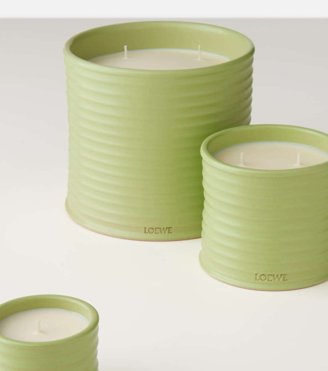 Cucumber Small scented candle | Loewe Home Scents