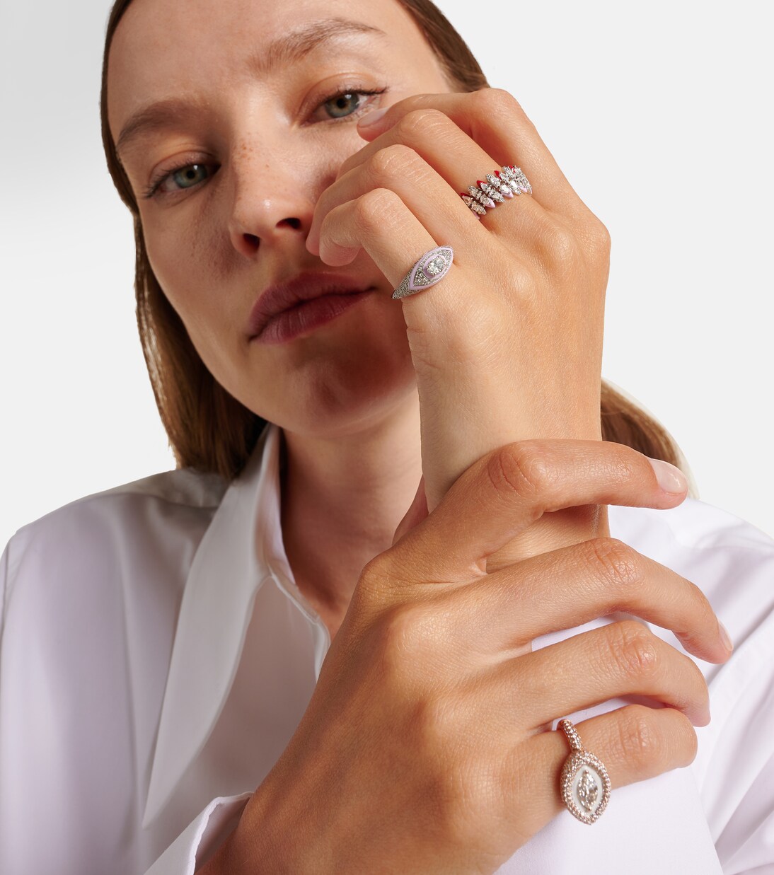 Anello in oro bianco 18kt e smalto con diamanti | Kamyen