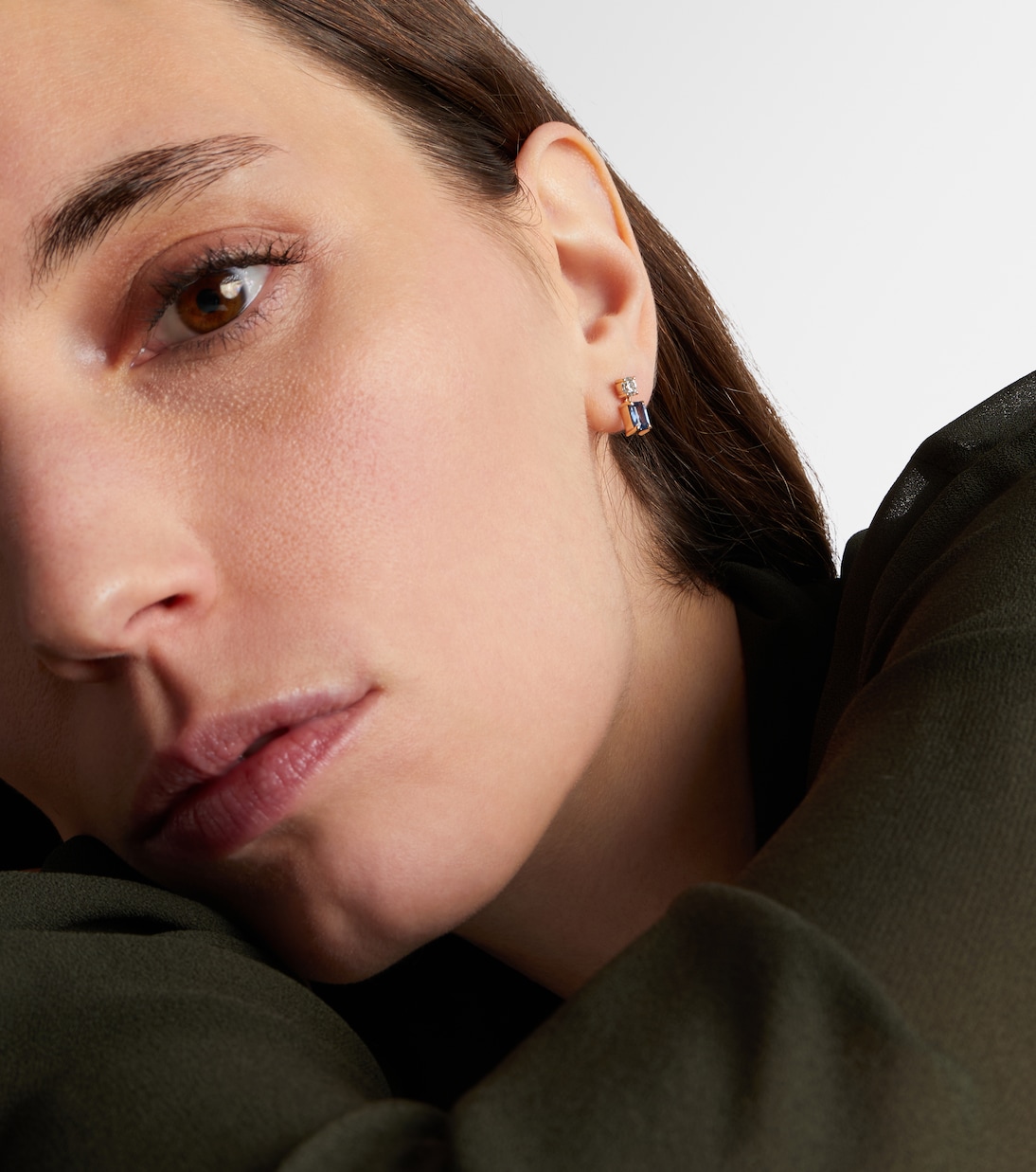 Full Volume 14kt gold (585/1000) earrings with diamonds and blue sapphires | Stone and Strand