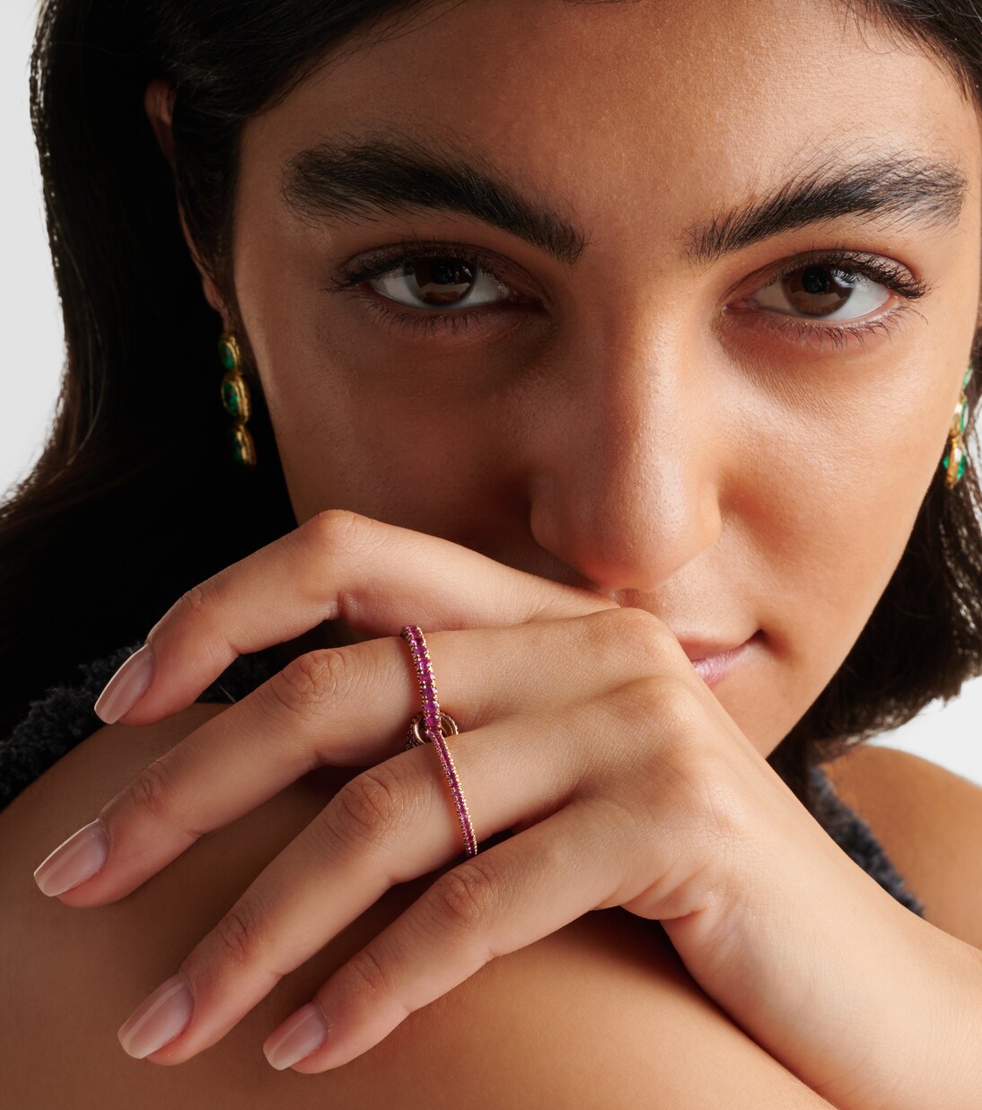 Ring Delphinus Rouge Petite Deux aus 18kt Roségold mit Saphiren und Rubinen | Spinelli Kilcollin