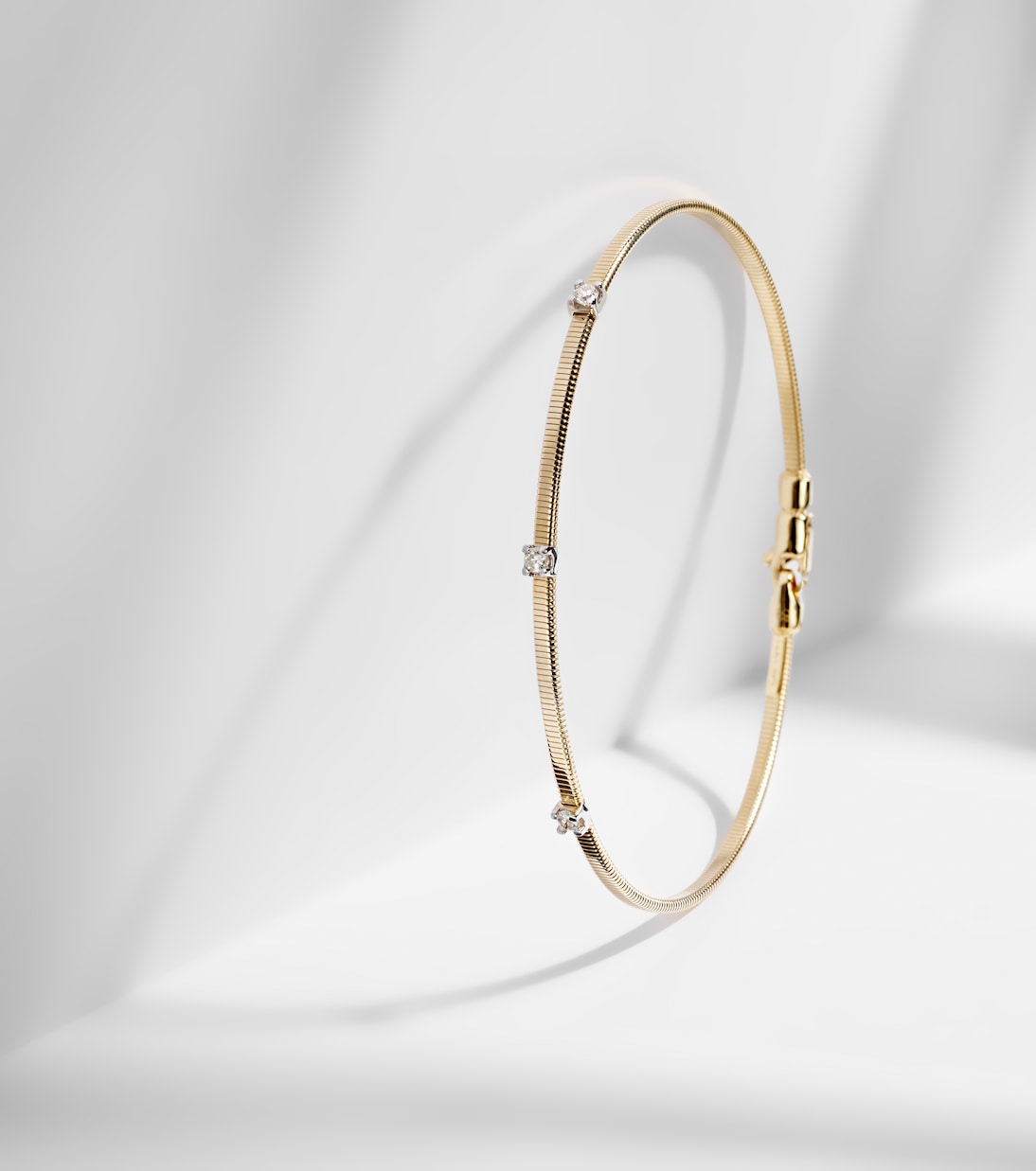 Armband Liquid Gold aus 14kt Gelbgold mit Diamanten | Stone and Strand