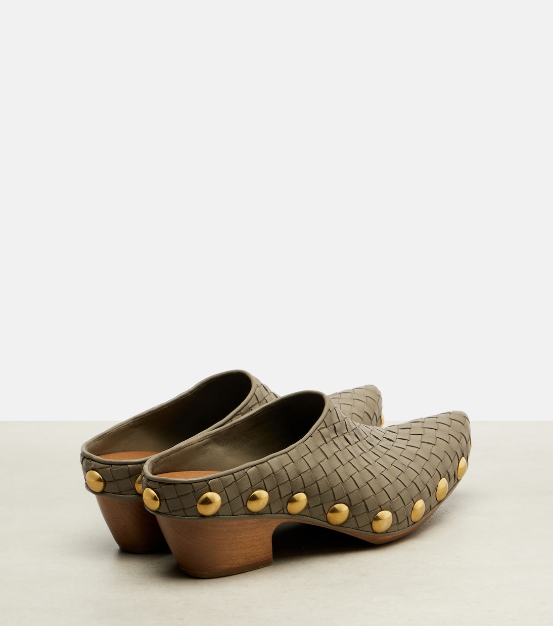 Zuecos Gondola de piel Intrecciato con tachuelas  | Bottega Veneta
