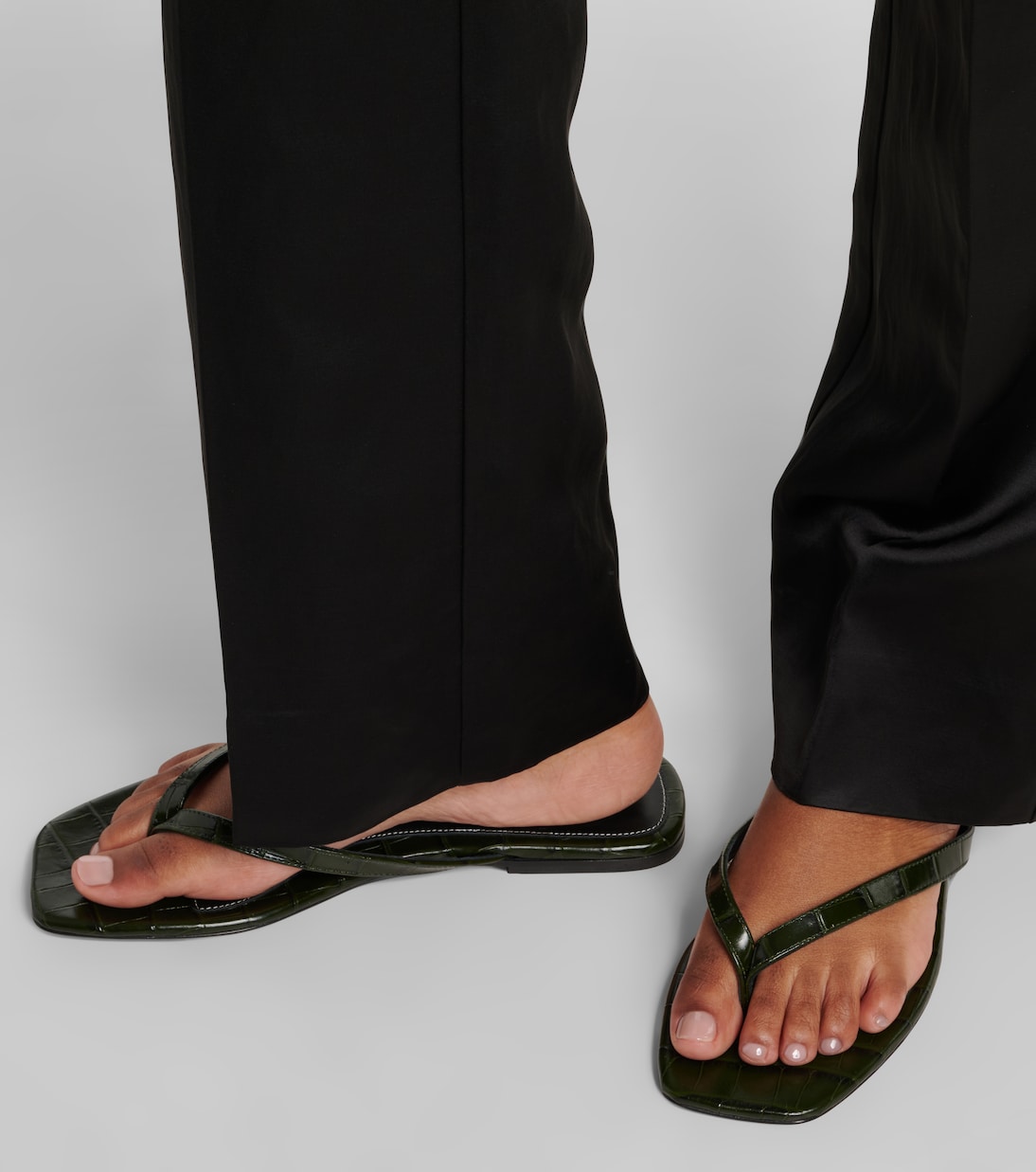 Sandales tongs en cuir effet croco | Toteme