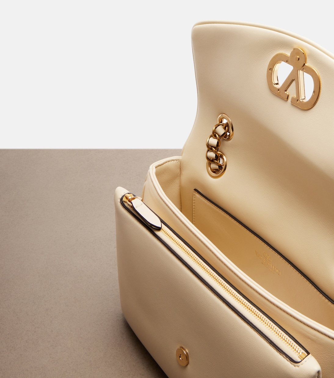 Borsa a spalla Djuna Medium in pelle | Valentino Garavani