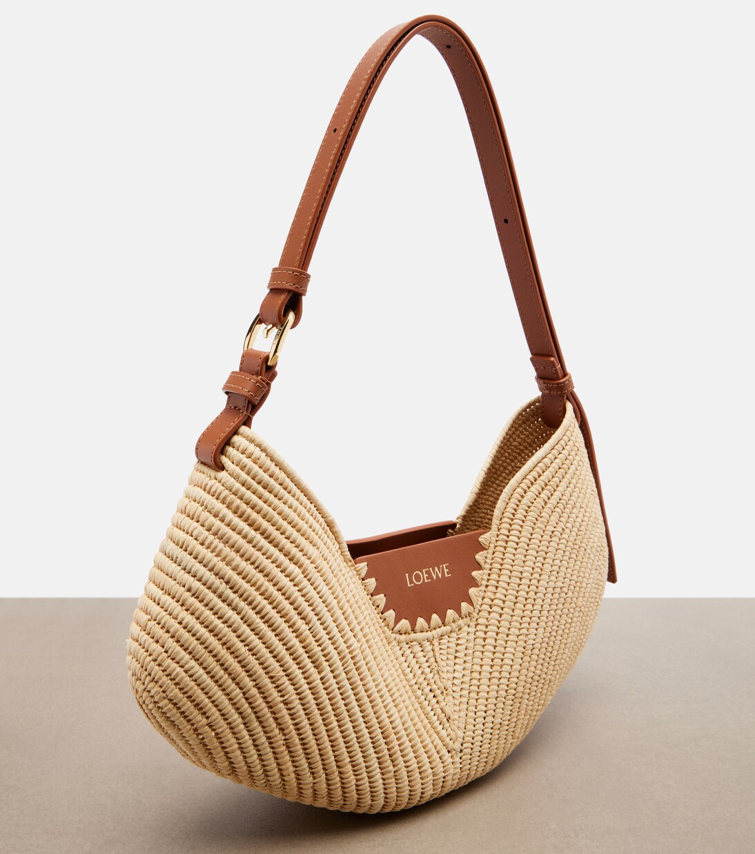 Paula's Ibiza Tote Swing Medium aus Raffiabast | Loewe