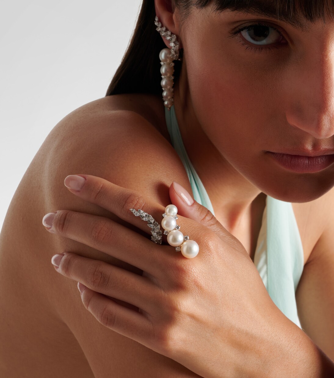 Pearlescent 18kt white gold ring with diamonds and freshwater pearls | Yeprem