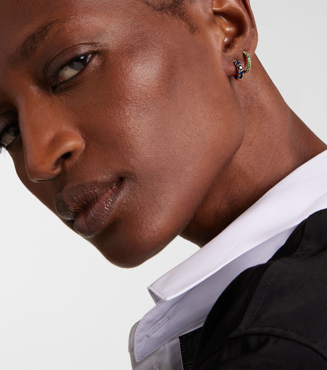 Mini Macro Hoop 18kt yellow gold single earring with sapphires | Spinelli Kilcollin