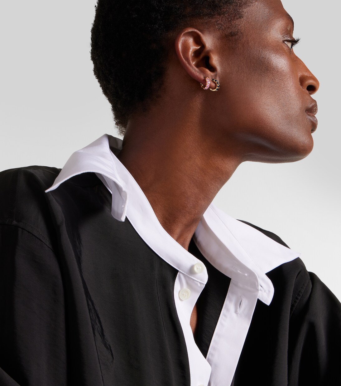 Mini Macro Hoop 18kt yellow gold single earring with sapphires | Spinelli Kilcollin