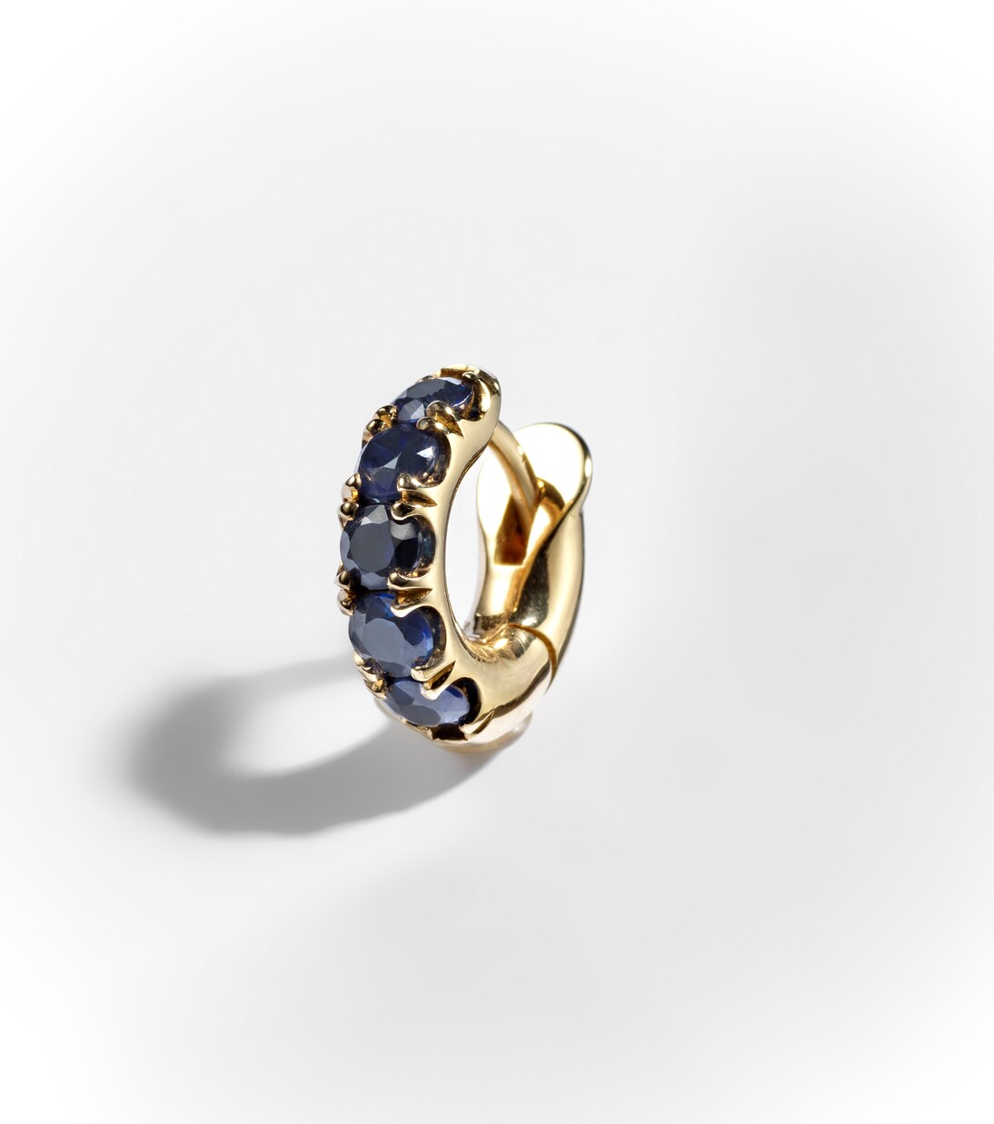 Mini Macro Hoop 18kt yellow gold single earring with sapphires | Spinelli Kilcollin