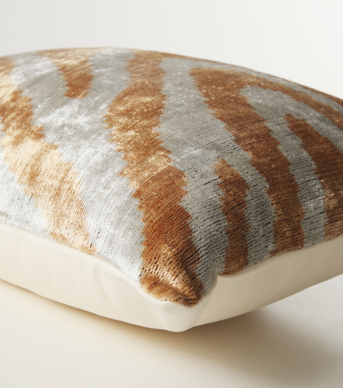 Striped silk and cotton velvet cushion | Les-Ottomans