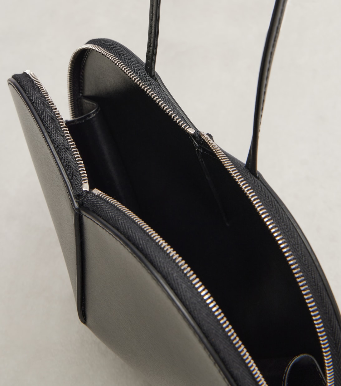 Le Cœur leather shoulder bag | Alaïa