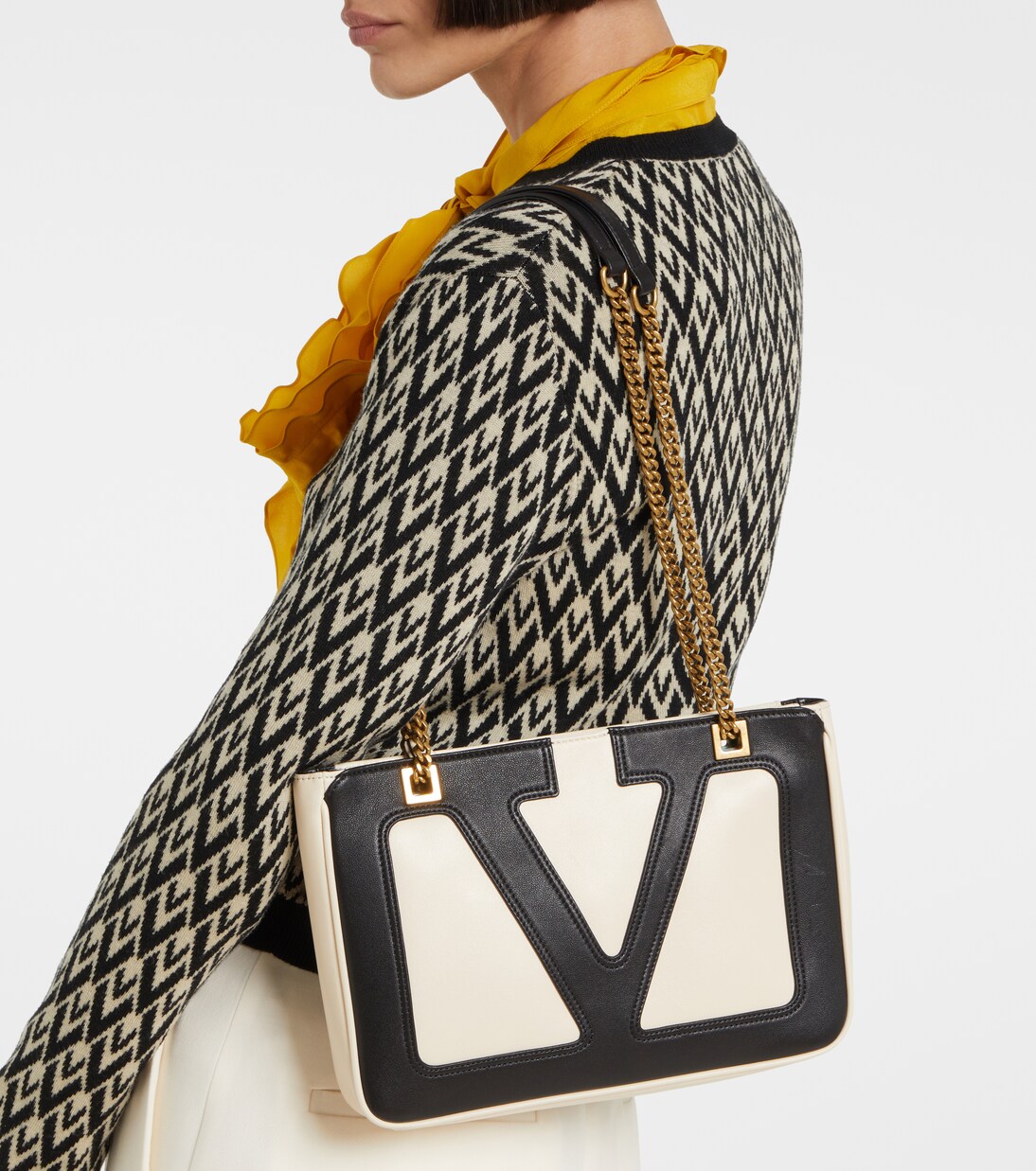 Viva Superstar Small leather tote bag | Valentino Garavani