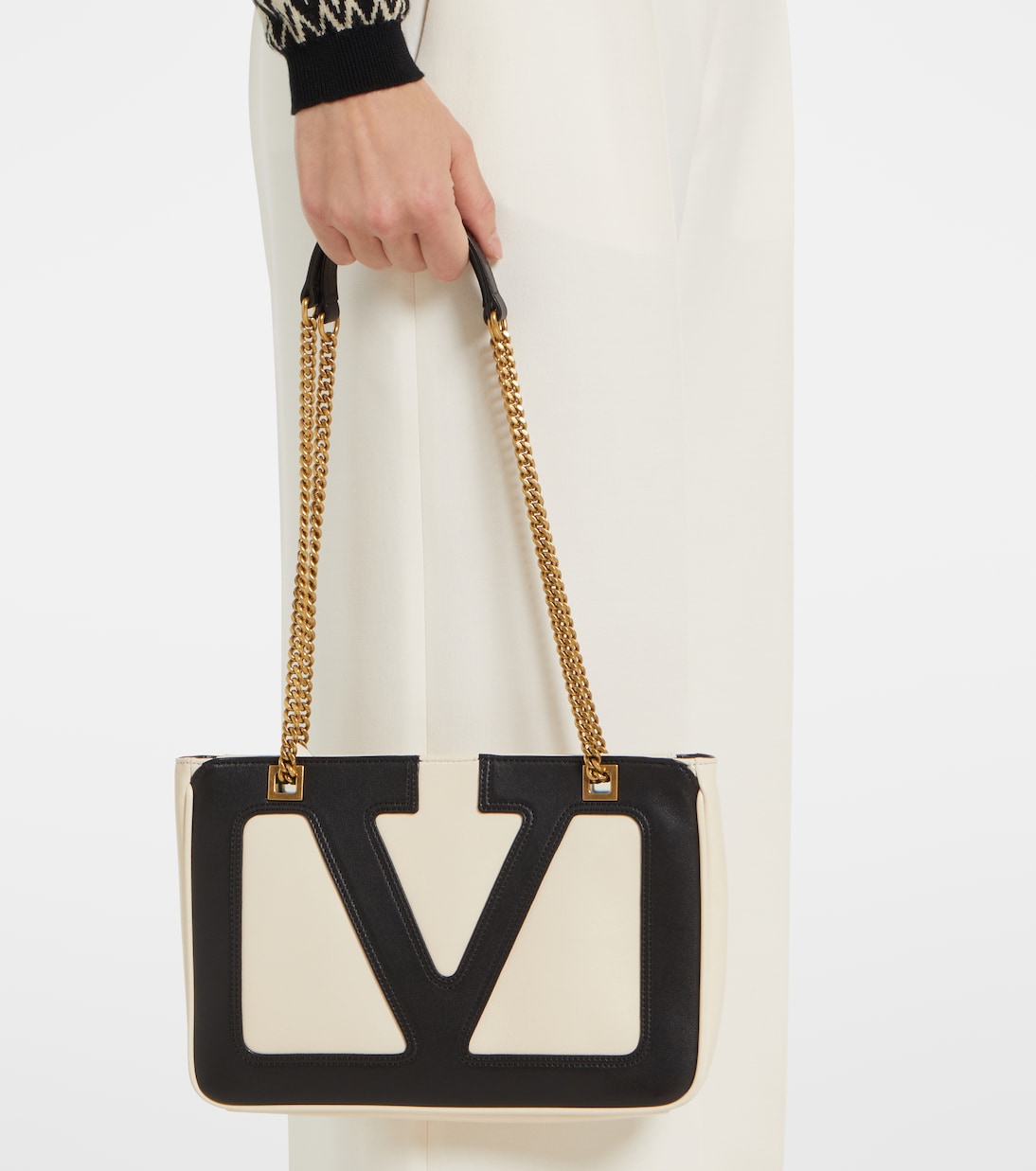 Viva Superstar Small leather tote bag | Valentino Garavani