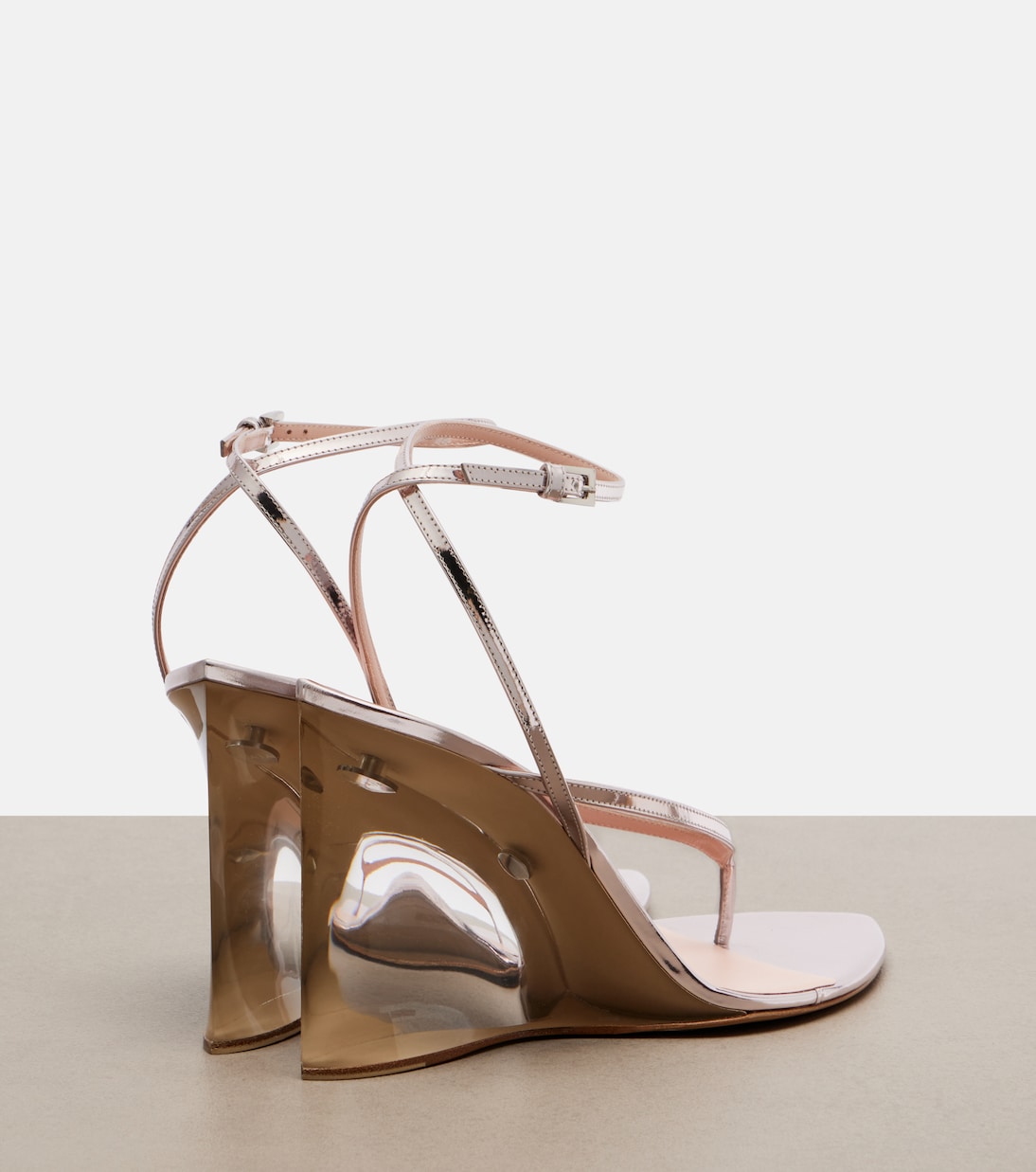 Wedge-Sandalen Invisible aus Metallic-Leder | Alaïa