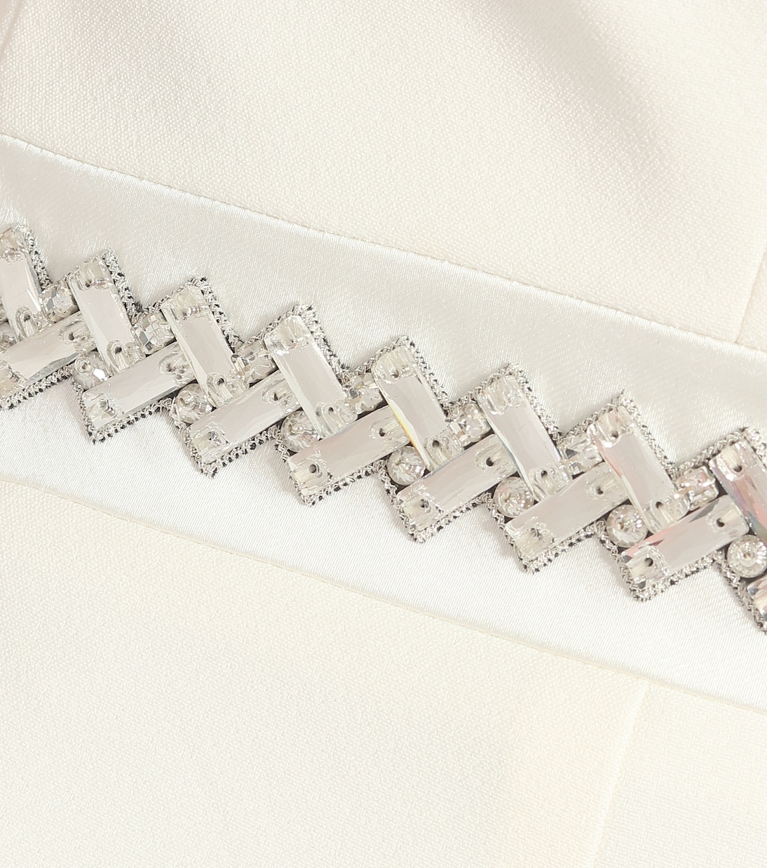 Bridal Verzierte Robe Shenice aus Crêpe | Safiyaa