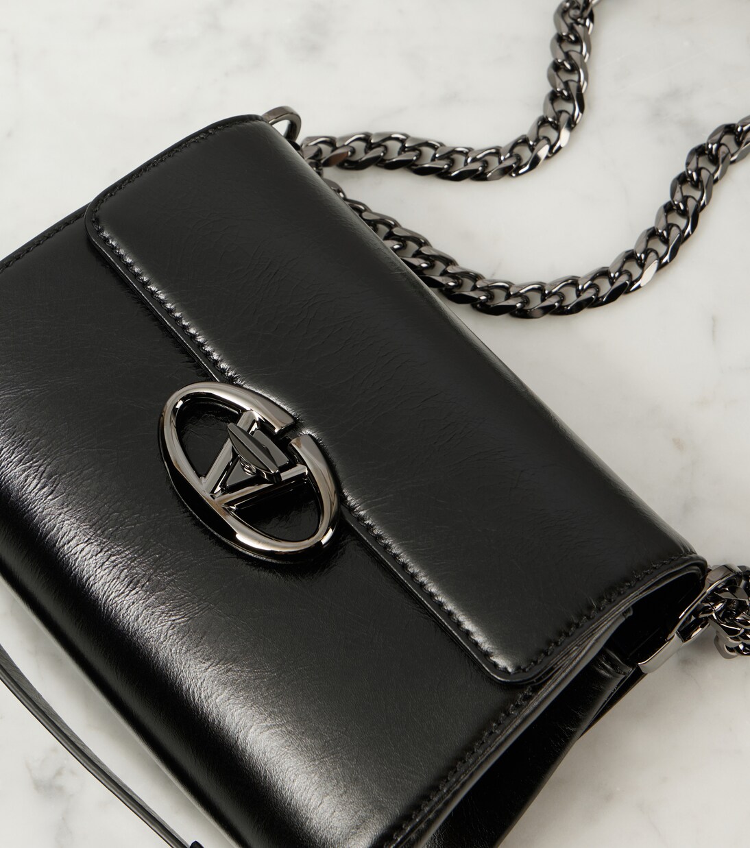 Schultertasche VLogo Locker Small aus Leder | Valentino Garavani