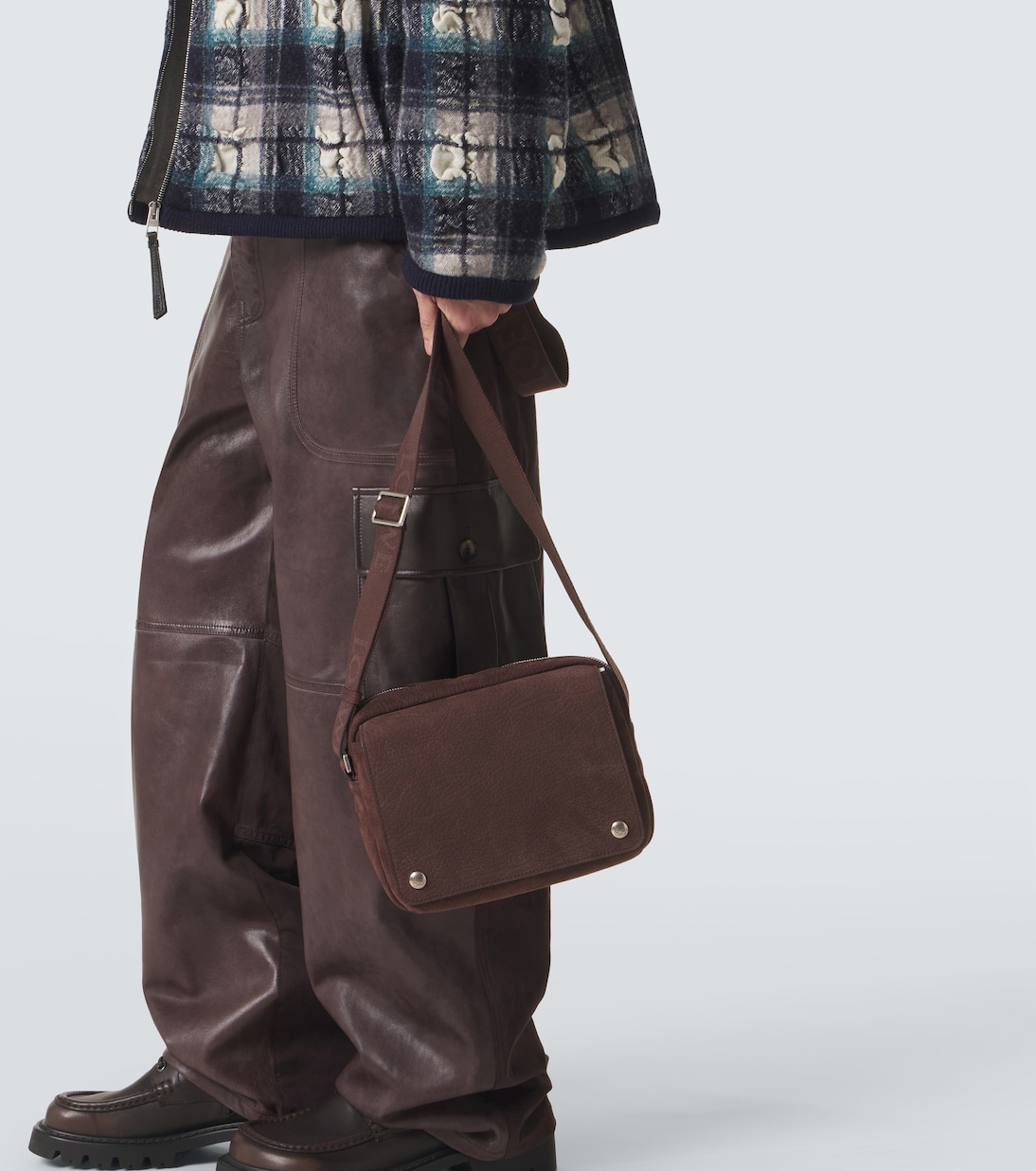 Pebble Medium leather messenger bag | Loewe