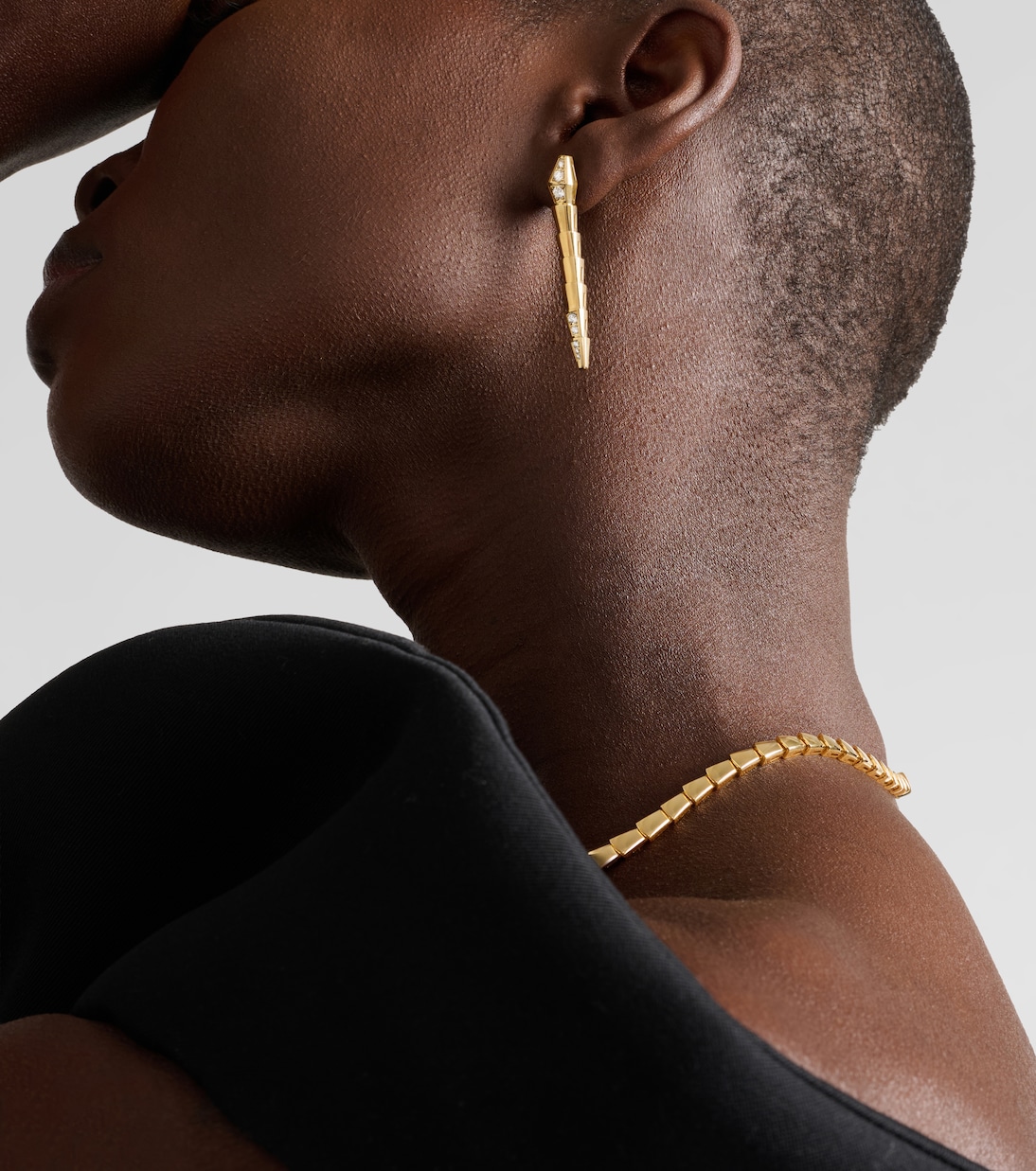Serpenti Viper 18kt gold earrings with diamonds | Bvlgari