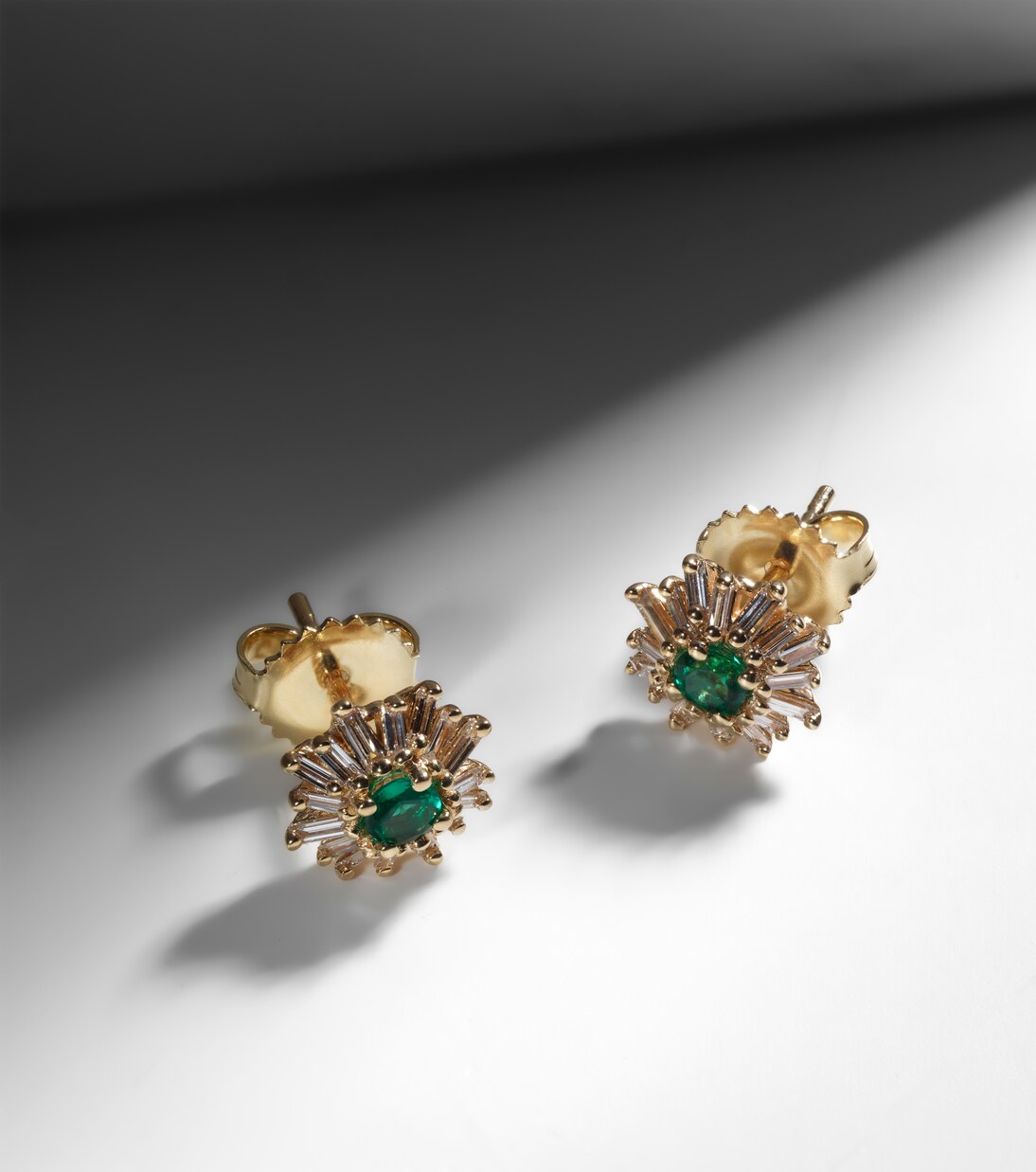 Boucles d'oreilles en or 18 ct, diamants et émeraudes | Suzanne Kalan