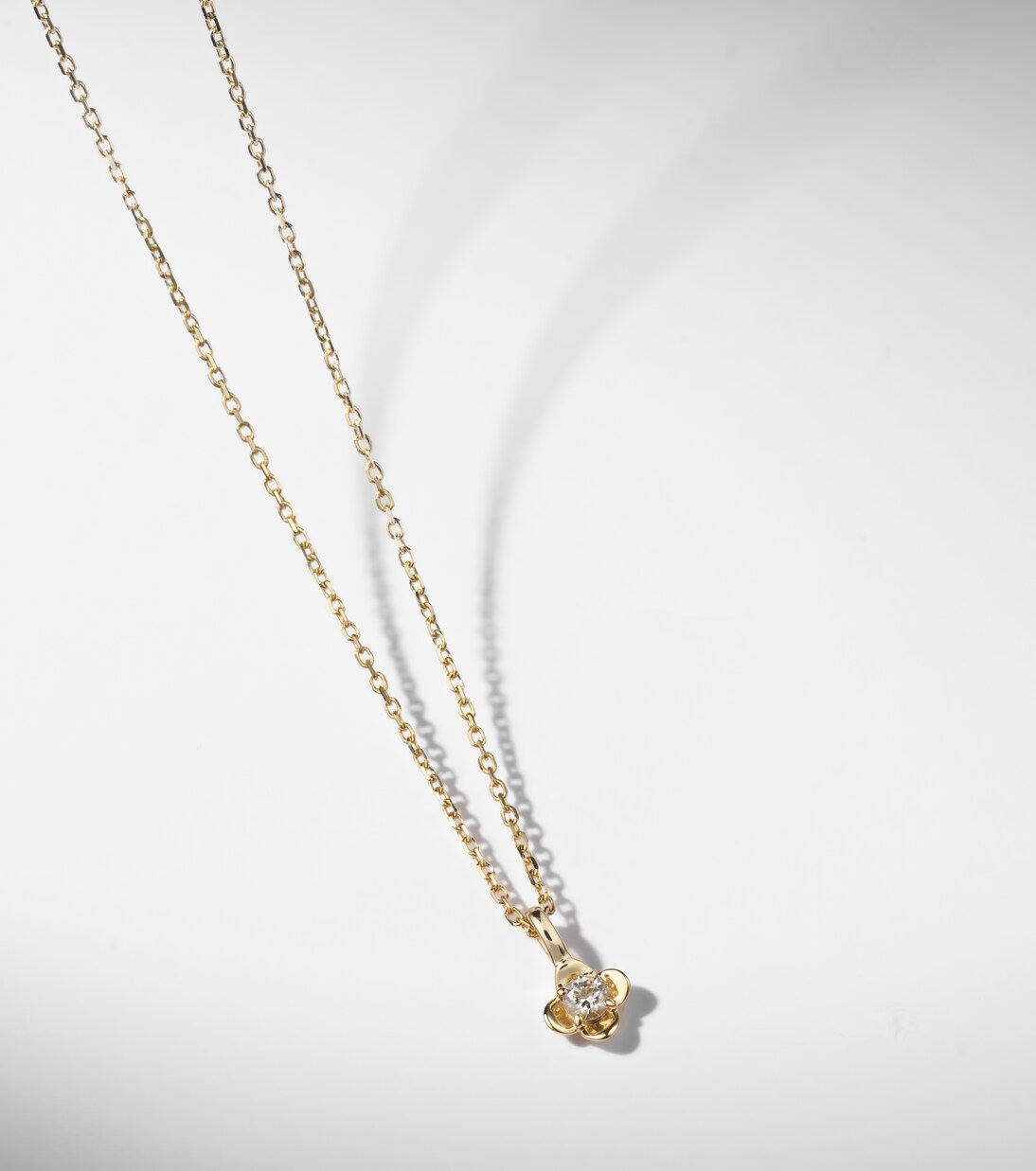 Clover 14kt gold pendant necklace with diamonds | Stone and Strand