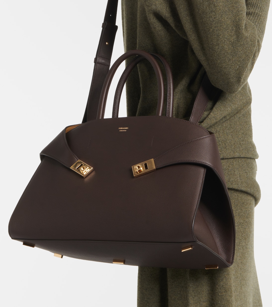 Hug Medium leather tote bag | Ferragamo