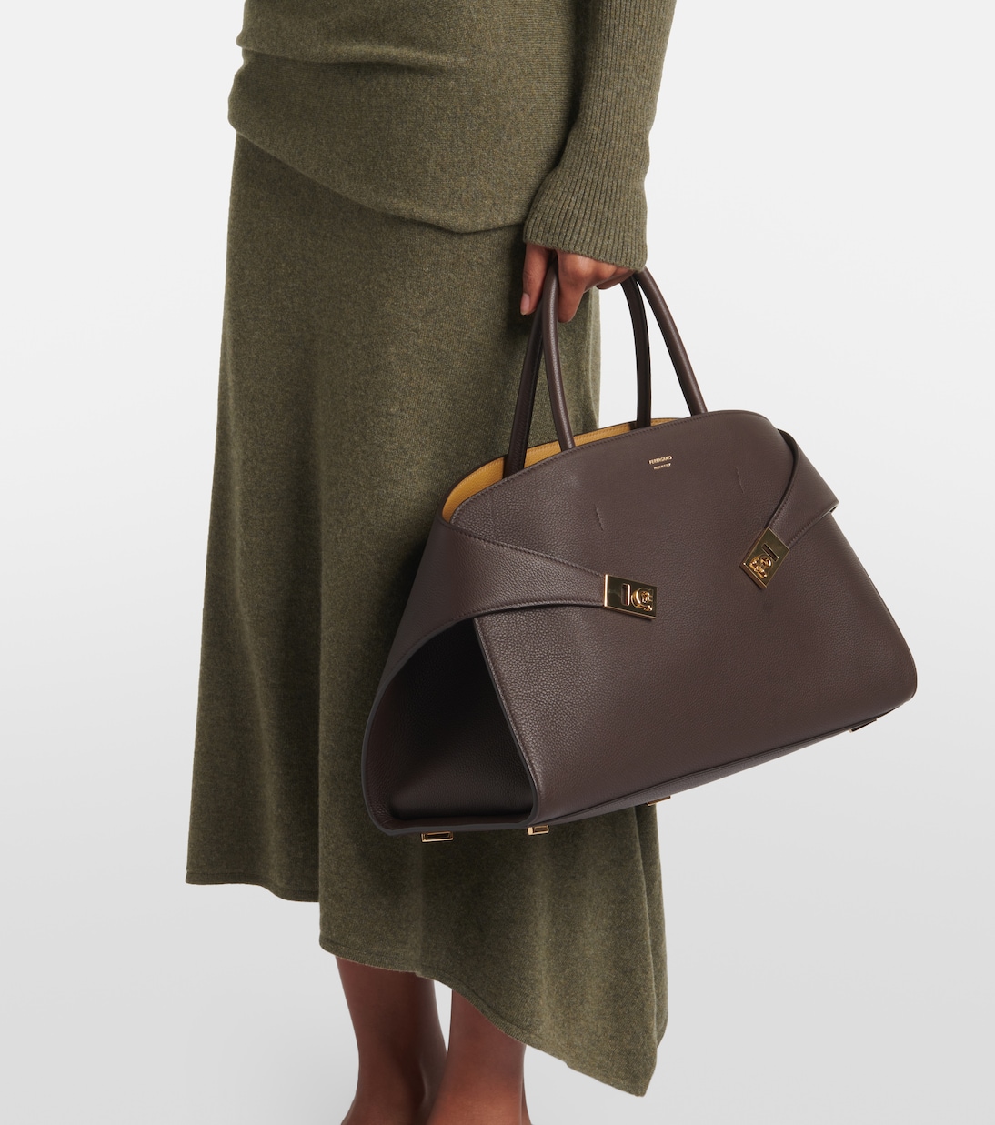 Hug Medium leather tote bag | Ferragamo