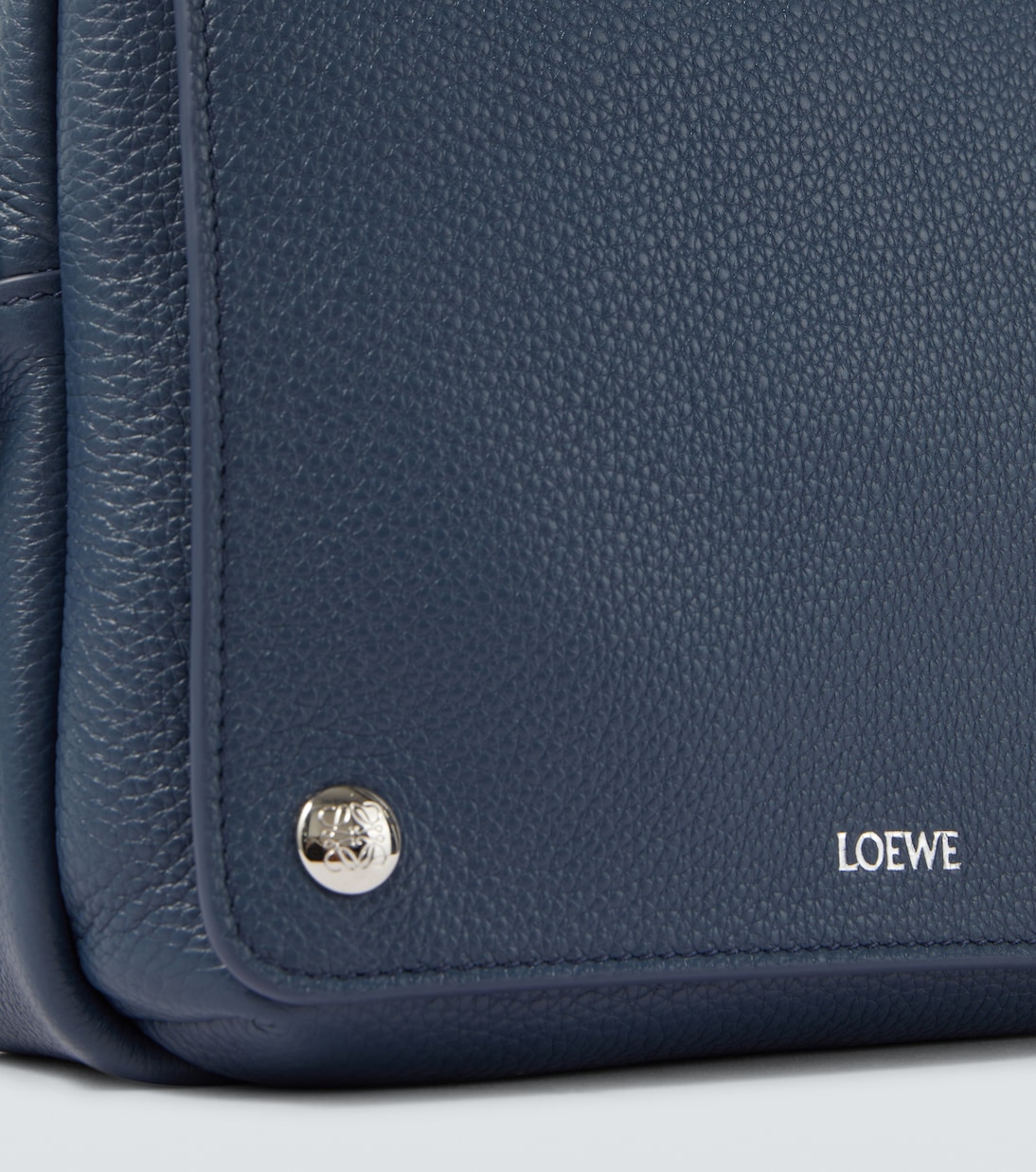 Crossbody Bag Pebble Medium aus Leder | Loewe