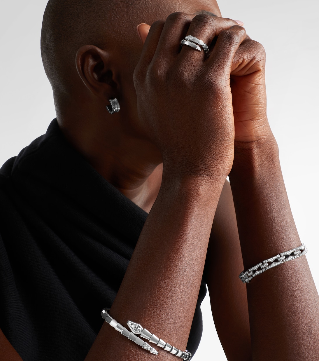 Anello Serpenti Viper in oro bianco 18kt con diamanti | Bvlgari